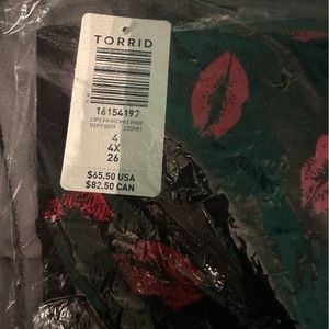 NWOT Torrid Multicolored Kiss Pixie Pants